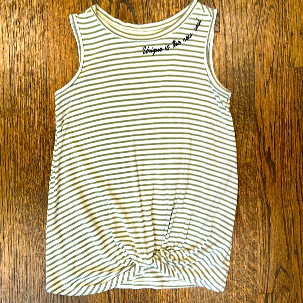 3/$15 💟 Girls Shirt Size XS(4-5)